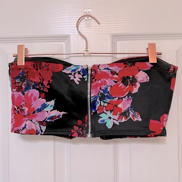 floral 2 piece outfit, size medium - Picture 5 of 7
